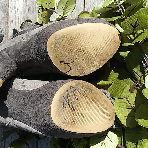 COLIN STUART SUEDE ANKLE BOOT 7 - Picture 12 of 15